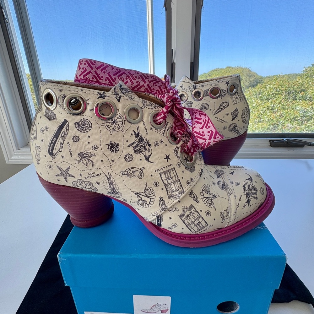 John Fluevog East End Pandora Ankle Boots Like New